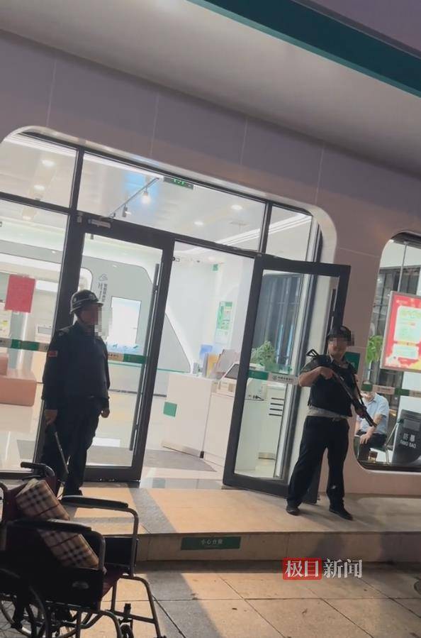 皇冠信用網结算日
_家属称重病妇女被要求“本人到银行”才能取款皇冠信用網结算日
，办理业务过程中人突然去世，株洲多方回应