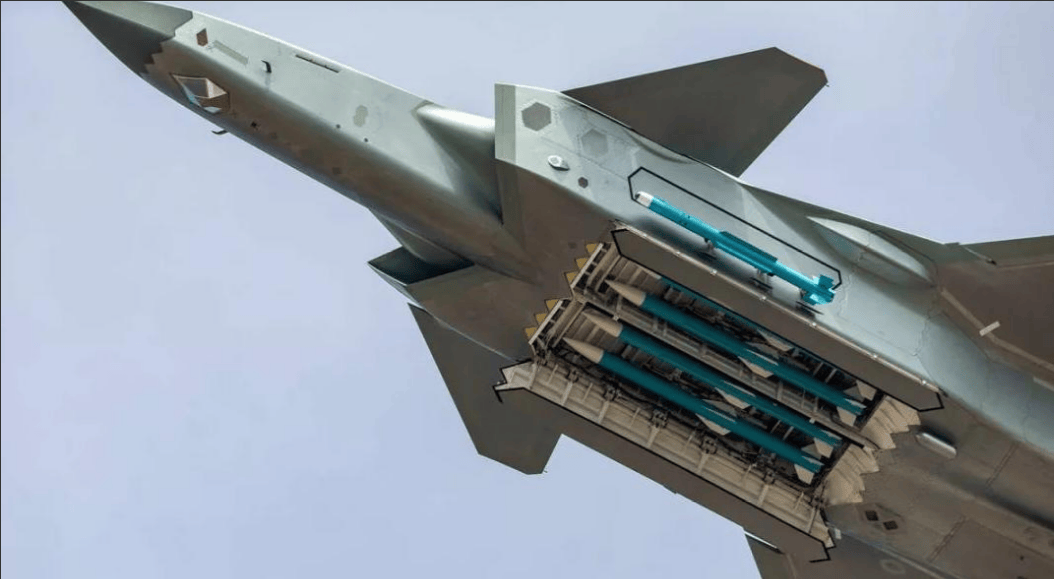 皇冠hga050_中国歼-20展威东海皇冠hga050，成功逼退美军F-35，再敢上门挑衅，当心有来无回！