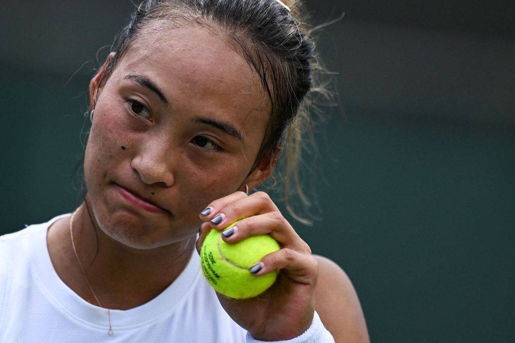 日本J3联赛_郑钦文不敌西尼亚科娃日本J3联赛，连续三年遭遇温网“一轮游”