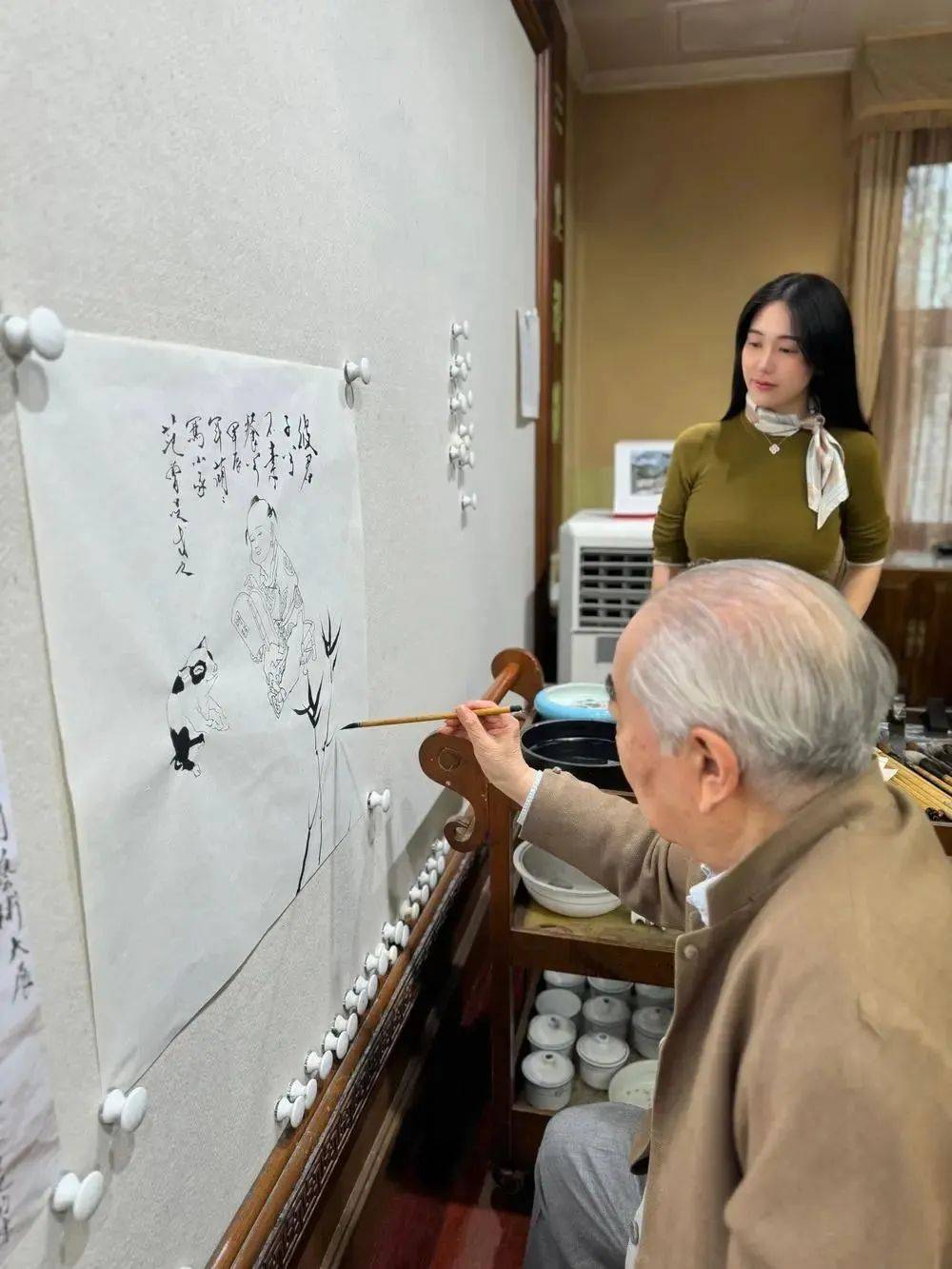 法国乙组联赛
_87岁书画大师范曾被娇妻带走失联法国乙组联赛
？公司账号回复称“谣言”