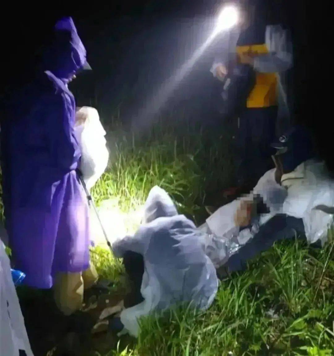 皇冠登3新2管理
_93岁老人进山失联皇冠登3新2管理
，两天后发现他倒挂在树杈上苦撑……