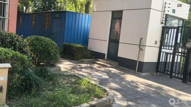 皇冠信用盘哪里申请
_上海居民投诉后傻眼：只拆了一半！小区绿化被大量铁皮房霸占皇冠信用盘哪里申请
，还有人住？居民直指小区公共收益疑云