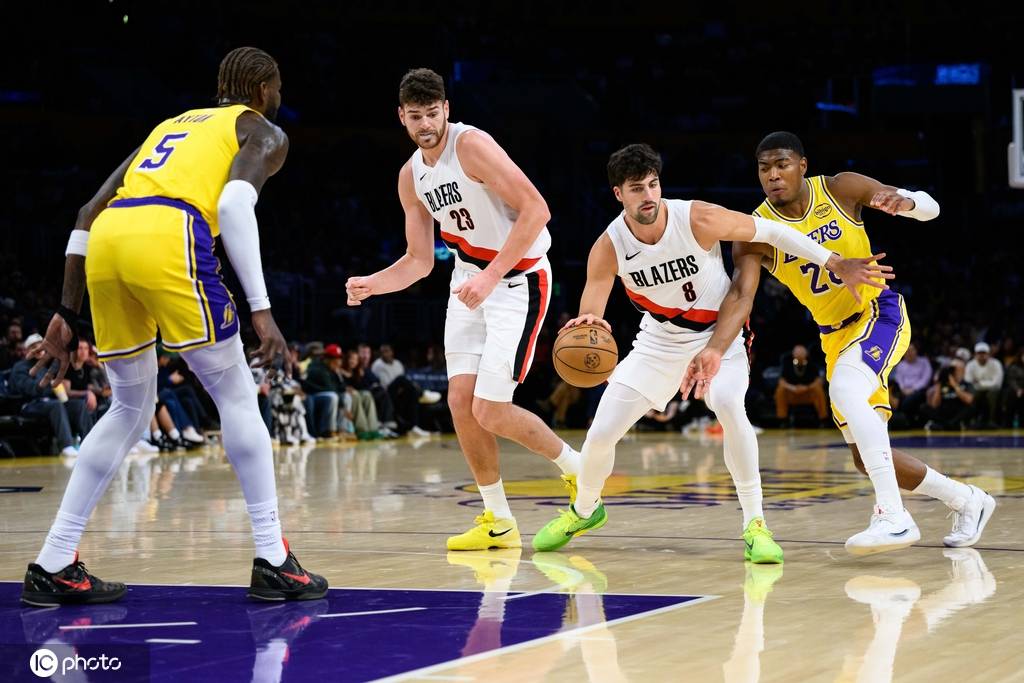 皇冠信用盘正网
_杨瀚森1分1板里夫斯41分 开拓者3人20+击败湖人