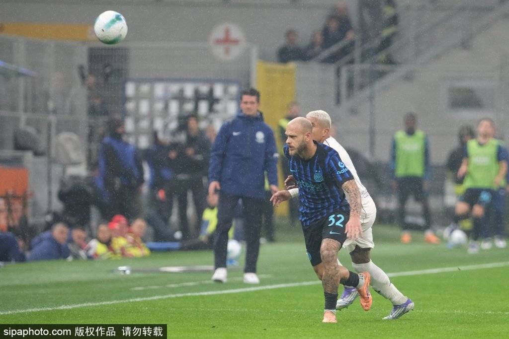 线上买球平台
_争议?苏契奇送礼比塞克最后一人犯规染黄线上买球平台
,维罗纳球员不敢相信