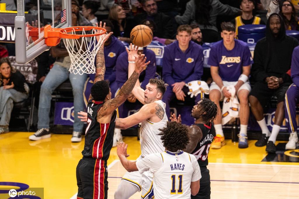 世界杯平台盘口
_东契奇三双里夫斯26+11 湖人浇灭热火喜迎3连胜