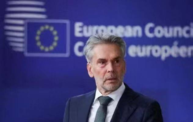 正版皇冠信用网代理
_大结局要来?荷兰体面认输正版皇冠信用网代理
,或恢复中方CEO职位,特朗普“弃卒保帅”,美国罕见退了一步