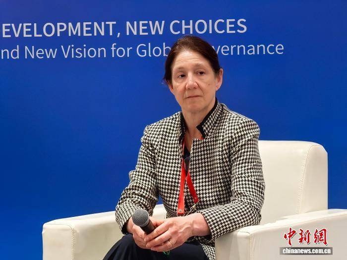 怎么开皇冠信用網会员
_希拉里：中国在太阳能和电动车等领域的优异成绩令人深刻