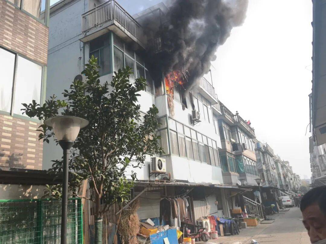 洲际附加赛2组
_一张危险的“蜘蛛网”洲际附加赛2组
,将出租房烧了个精光?