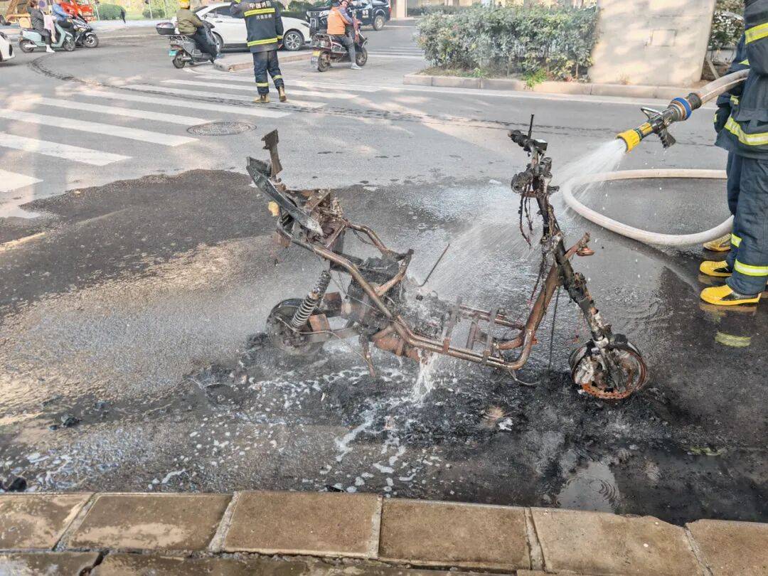 皇冠会员网址
_集中曝光皇冠会员网址
！郑州市2025年11月共发生13起电动自行车火灾！