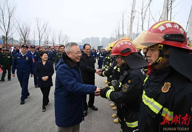 如何加大我的单场单注？_湖南省委书记、省长如何加大我的单场单注？，观摩全省高层建筑灭火救援综合演练
