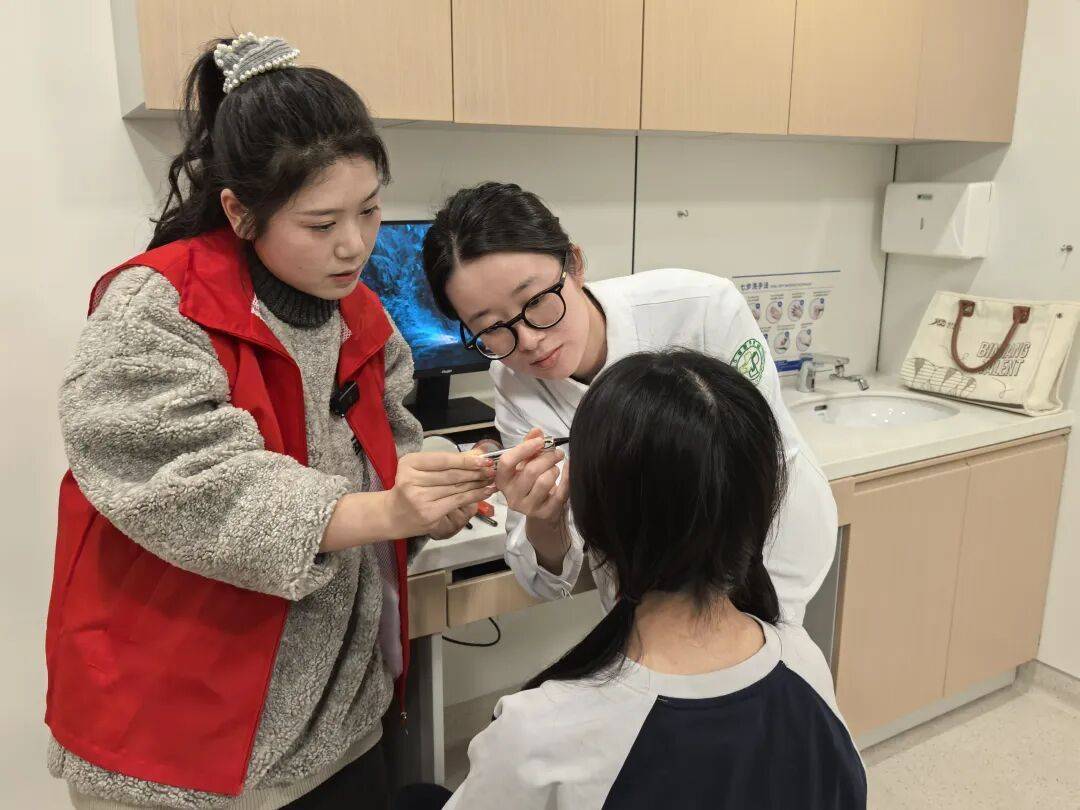 格里姆斯比vs曼联_杭州小夫妻新婚当天进了病房！这个“婚庆团队”格里姆斯比vs曼联，服了……