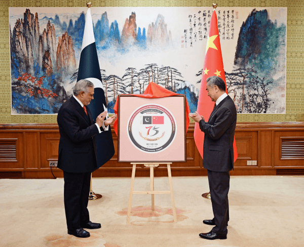 乌德勒支青年队vs阿贾克斯青年队
_王毅:乌德勒支青年队vs阿贾克斯青年队
我们从不认为哪一个国家可以充当国际警察