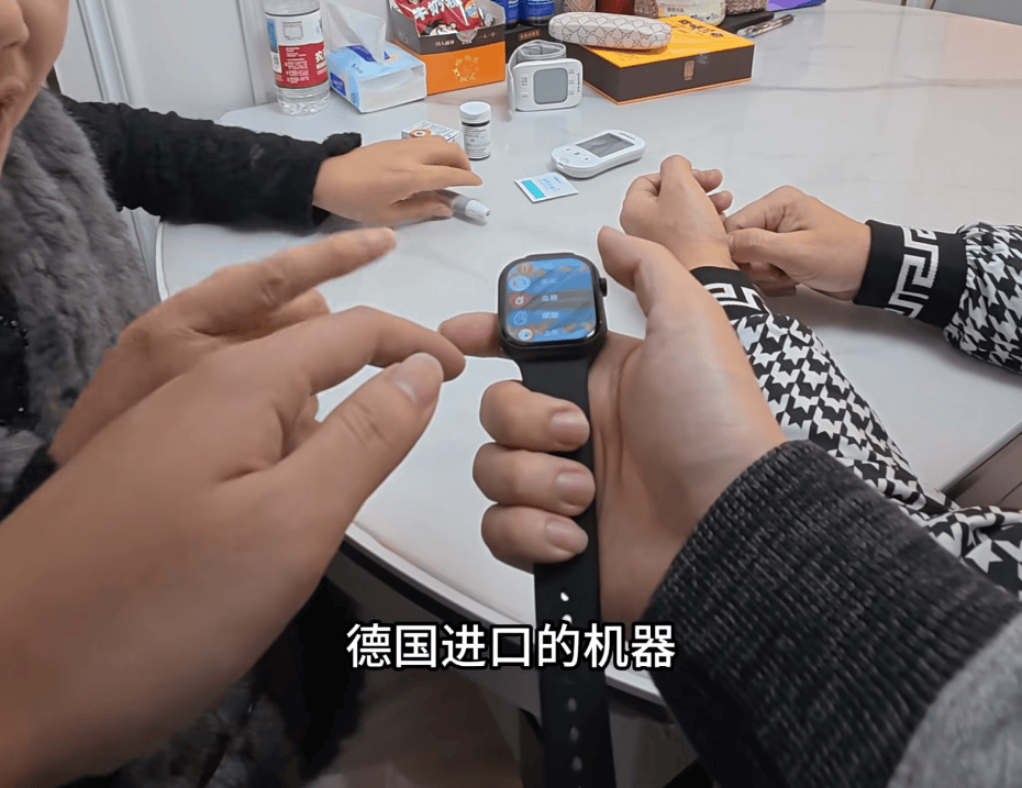 阿森纳vs利兹联
_父母花84元网购“神奇手表”阿森纳vs利兹联
,儿子发现能测万物:猫咪血糖5.9,吸尘器血糖7.4,父母:下次不买了