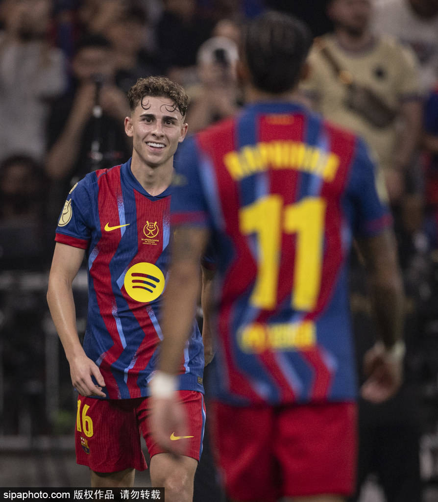 索菲亚利夫斯基 v 布拉加
_穆努埃拉执裁西班牙超级杯决赛:国家德比的战术与情感交锋