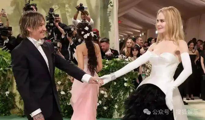 卢加诺 v 克卢日
_终究还是离婚了卢加诺 v 克卢日
!这样的结果已经算体面了吧!