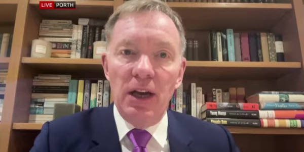 皇冠代理登1,2,3_英高官呛声特朗普:你错了皇冠代理登1,2,3,不和中国合作,那才是疯了呢