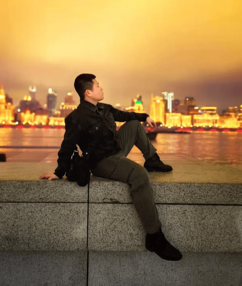 皇冠信用网会员申请_辽宁省委书记委托宣传部部长皇冠信用网会员申请,专程看望金城龙同志的父母