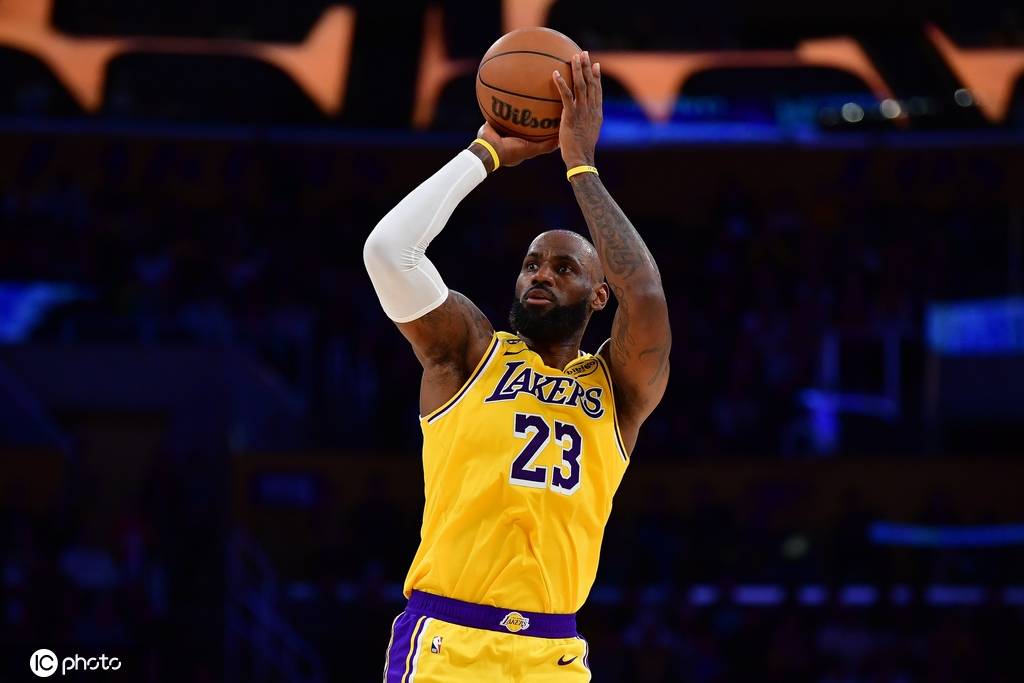 皇冠信用网开号_詹姆斯20+7+10肯纳德10分 湖人擒勇士3连胜