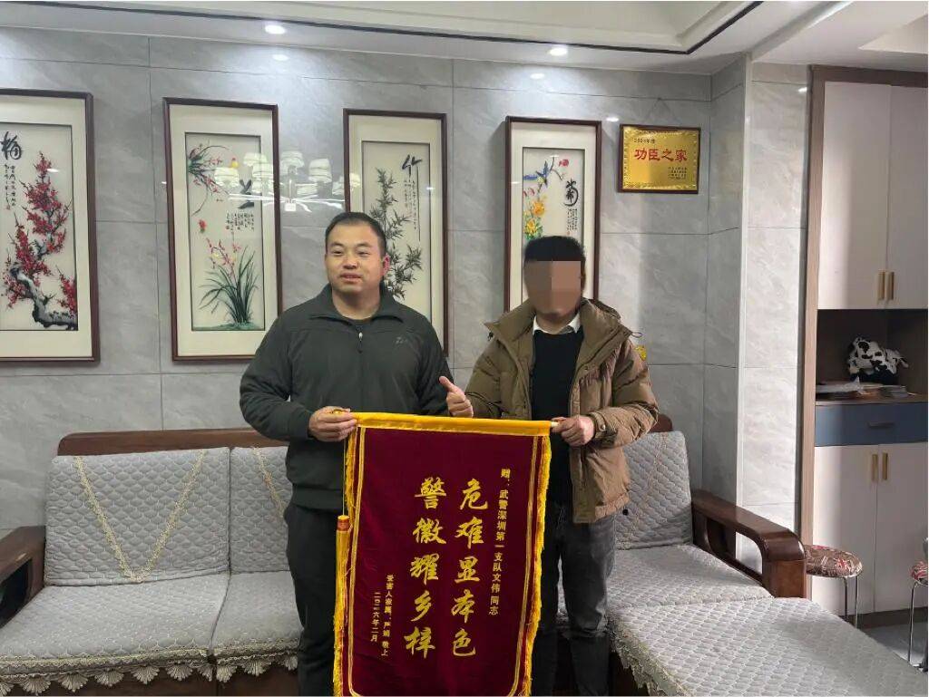 皇冠信用网会员如何注册_男子持铁锤在超市行凶！深圳武警警官皇冠信用网会员如何注册，冲上去了