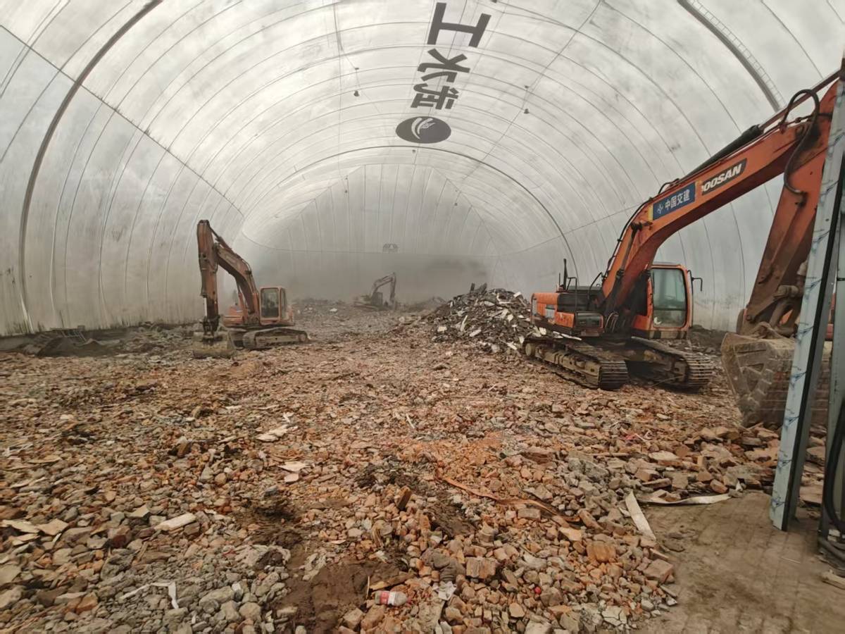 正版皇冠信用网代理_湖北首例!巨型“气球”罩住4000㎡施工工地正版皇冠信用网代理,扬尘和噪声通通“锁”在球内不扰民