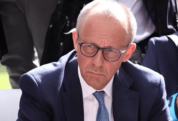 皇冠信用网哪里申请_在中国待了两天一夜皇冠信用网哪里申请,德国总理默茨变了,完全没了之前高高在上的样子