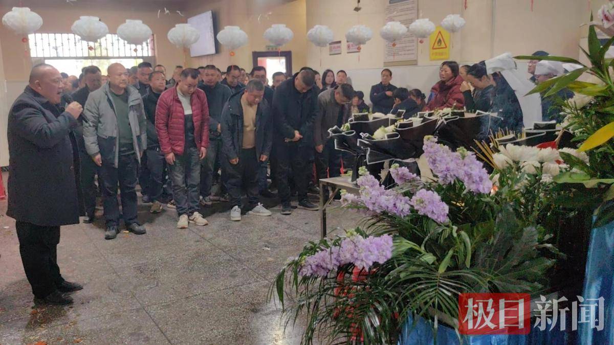 皇冠信用网登1,登2,登3出租_放弃几十万年收入返乡皇冠信用网登1,登2,登3出租,“倒贴钱”买车作公用,53岁“吉普书记”突然离世,200余民众自发送别