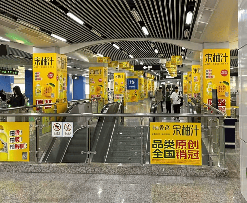 皇冠世界杯代理
_揭秘年销10亿的爆款宋柚汁:“宋柚”是商标皇冠世界杯代理
,柚含量不到3%,主配料为糖水,品牌号称全国销量第一