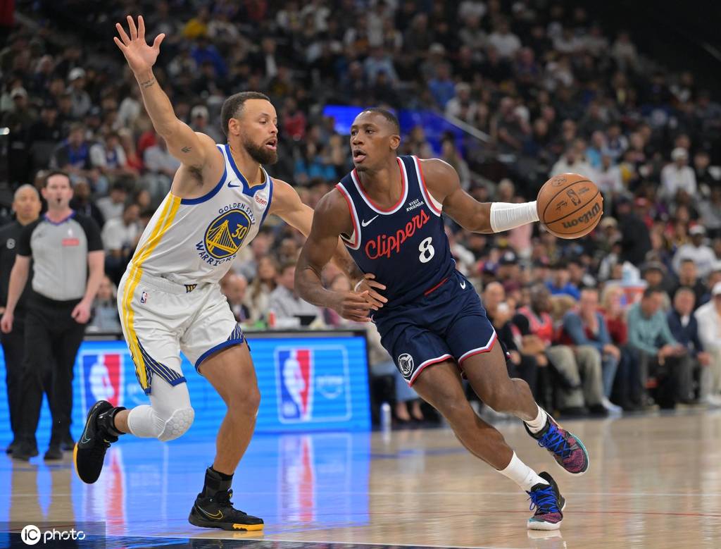 皇冠mos077_库里35分伦纳德21+7 勇士逆转快船将与太阳争季后赛名额