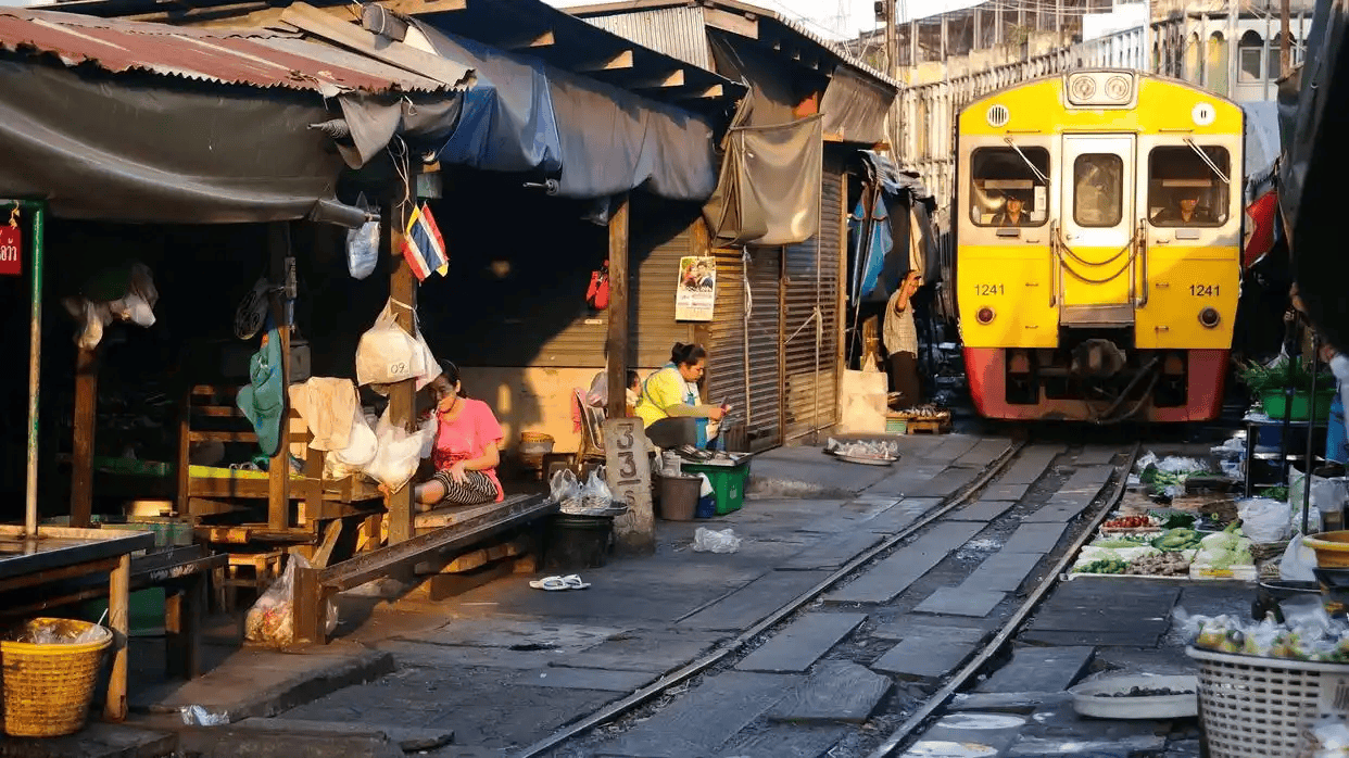 电竞足球_12小时跨越中国2400公里电竞足球，苏林全程只坐高铁，他到底有何用意？