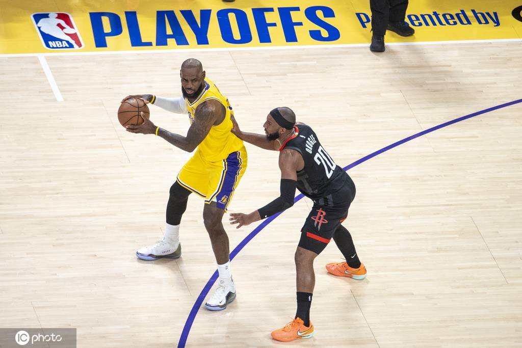 皇冠信用网代理出租_季后赛怎么打皇冠信用网代理出租？詹姆斯来开课 残阵大比拼火箭烂到家了!