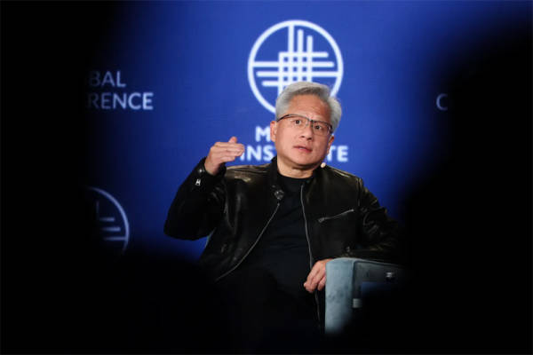 皇冠信用网开户_黄仁勋：中国不应获得英伟达的最先进芯片皇冠信用网开户，美国应保持AI领先地位