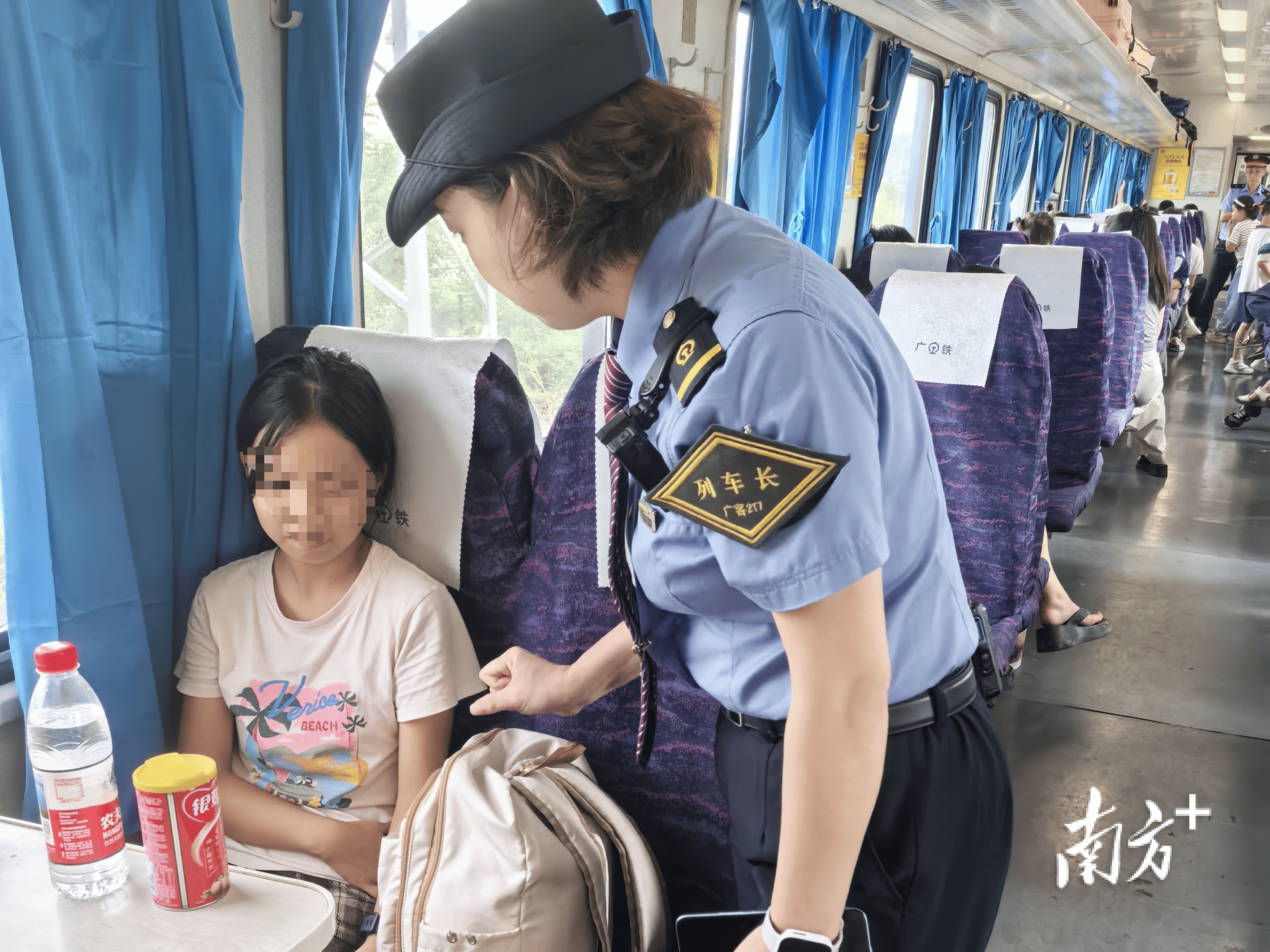 皇冠现金网_12岁女孩独自乘火车皇冠现金网，南雄—广州列车长当起“临时家长”