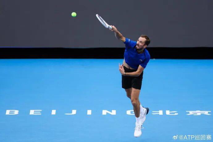 底特律活塞 v 菲尼克斯太阳_梅德维德夫道歉